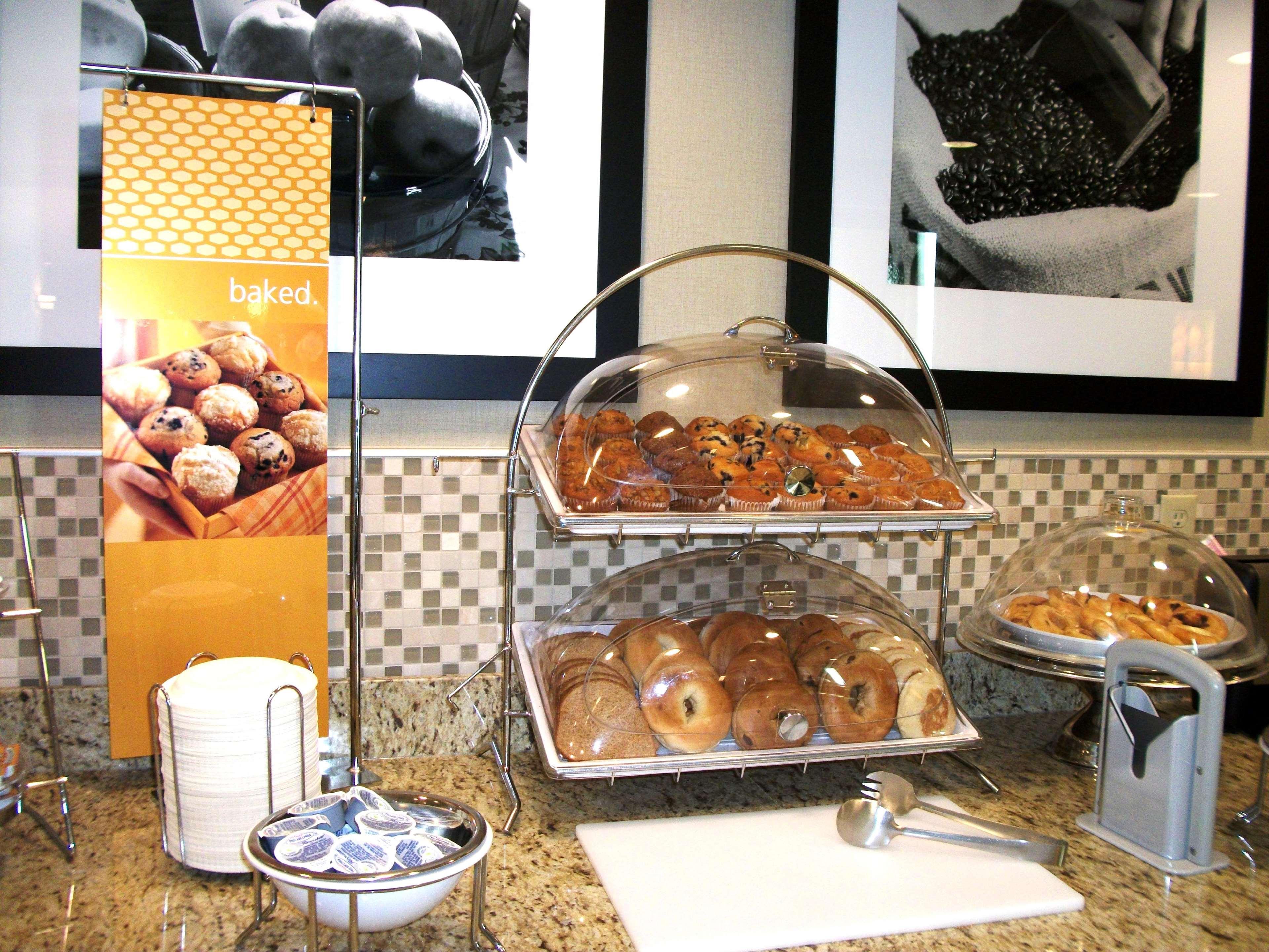 Hampton & Hotel 3*