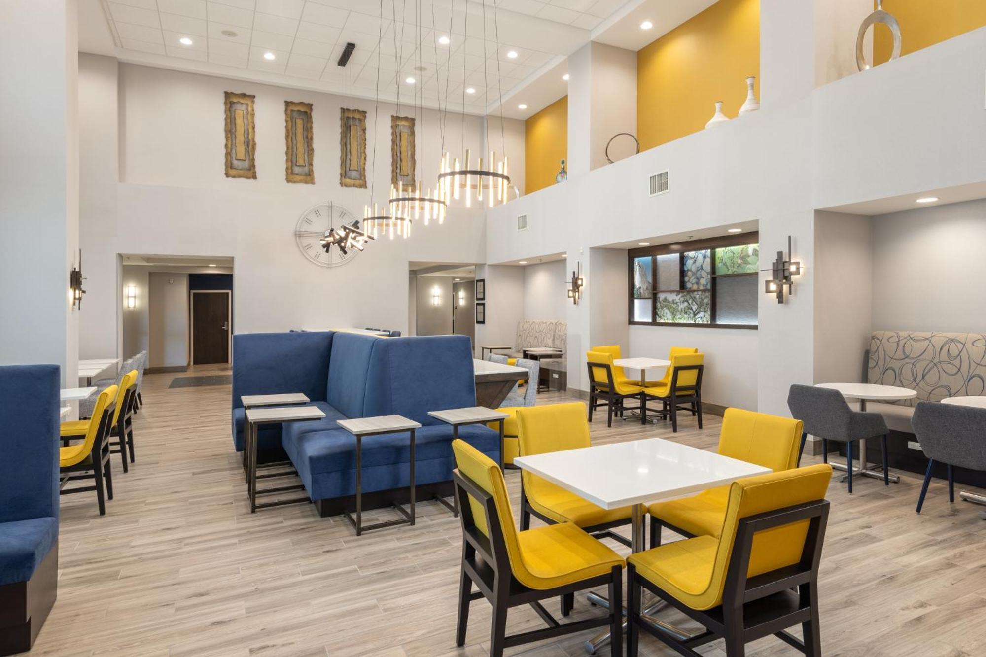 Hampton & Hotel Manteca