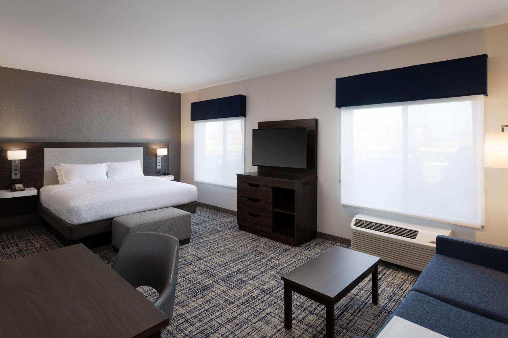 Hampton & Hotel