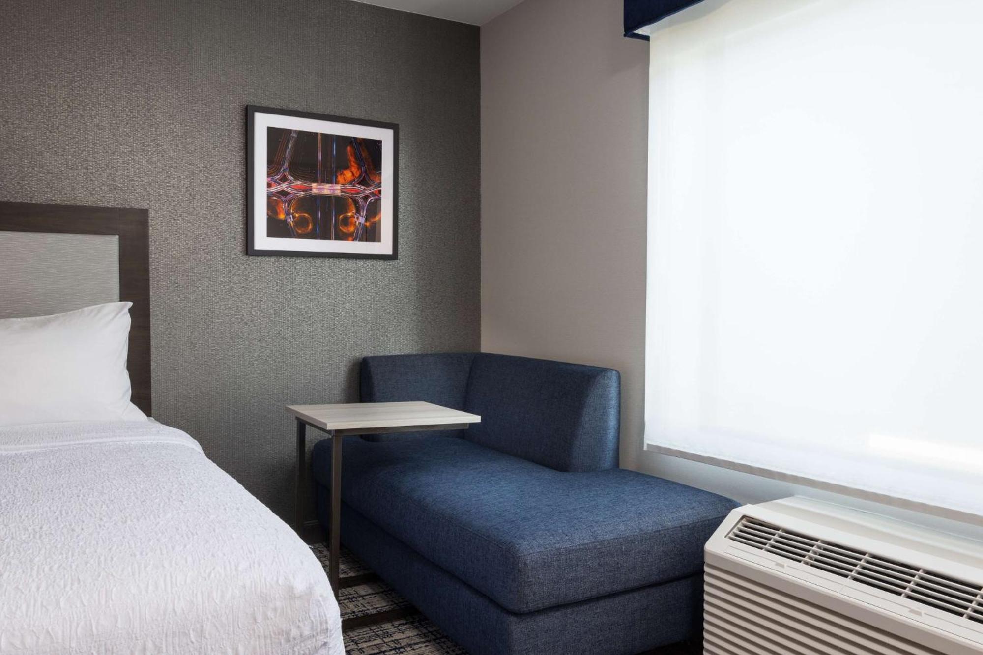 Hotel Hampton &